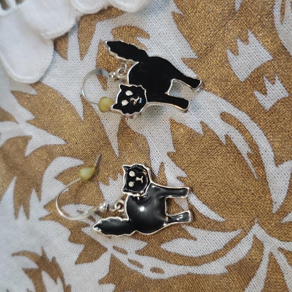 Black Scared Cat Earrings Halloween Costume October Fun